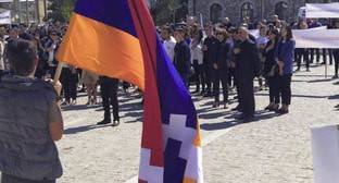 Участники акции в Степанакерте потребовали защитить армянские памятники