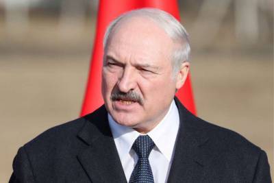 Лукашенко отказался прививаться от COVID и объяснил почему