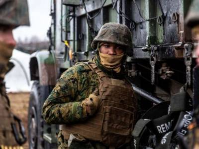 Канада приостановила военную учебную миссию в Украине