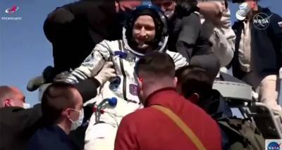 Космонавты провели полгода на МКС: "Союз МС-17" спустился с околоземной орбиты – видео