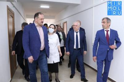 Сергей Меликов осмотрел новую поликлинику на 200 посещений в смену в Дагестанских Огнях