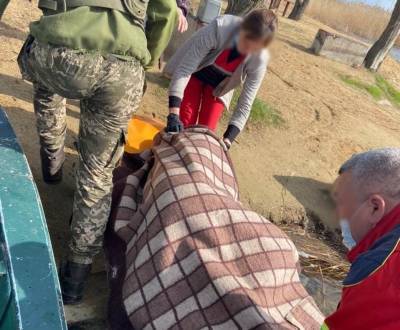 В Одесской области пограничники спасли мужчину, едва не утонувшего в водохранилище (видео)