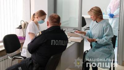 В Украине стартовала вакцинация сотрудников системы органов МВД