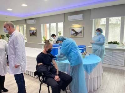 В Украине начали вакцинировать от COVID-19 сотрудников МВД