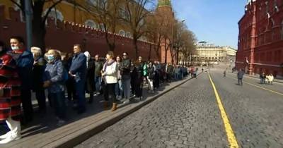 В Москве после карантина открыли мавзолей Ленина: к вождю выстроилась огромная очередь
