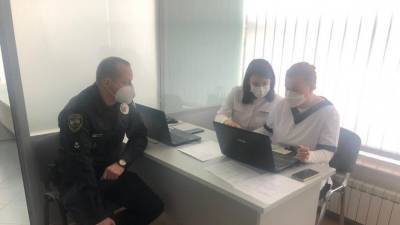 На Украине стартовала вакцинация от коронавируса сотрудников МВД