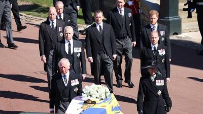 Полуобнаженная британка призвала "спасти планету" на похоронах принца Филиппа