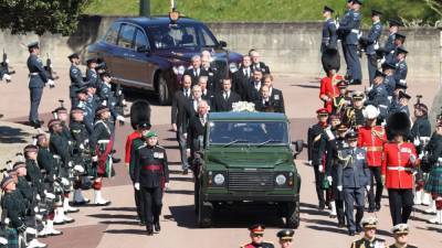 Британку арестовали за появление топлесс на похоронах принца Филиппа