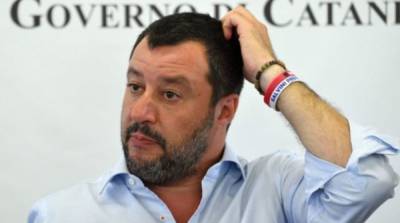 Экс-главу МВД Италии будут судить за незаконное задержание мигрантов