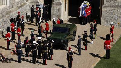 Полуобнаженная женщина попыталась сорвать похороны принца Филиппа