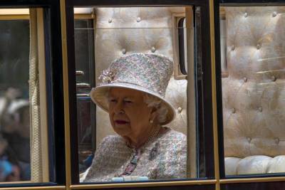 В Лондоне хоронят принца Филиппа. Вдовствующая королева сидит одна