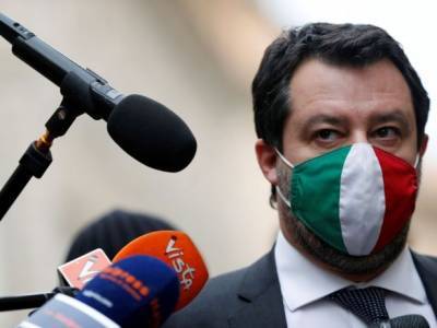 Бывшего главу МВД Италии будут судить за незаконное задержание мигрантов