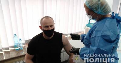 В Украине начали вакцинацию правоохранителей от COVID-19