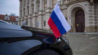 Эксперт назвал высылку дипломатов из Чехии поддержкой санкций США