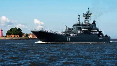 В Черное море вошли десантные корабли