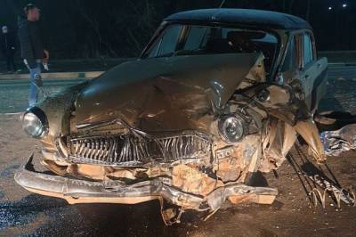 Пьяный водитель «Короллы» разбил ретро-автомобиль и «Тииду» в Хабаровске