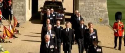 Враждующих принцев Уильяма и Гарри «разделили» на похоронах принца Филиппа
