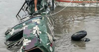 В Перу пятеро военных погибли в результате падения вертолета в реку: фото