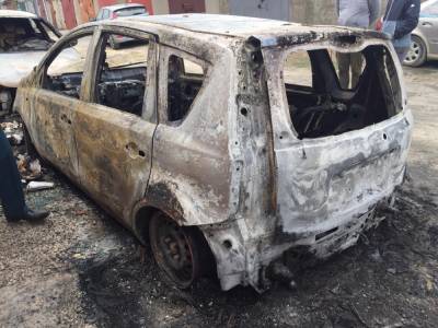 Квартет автомобилей сгорел при пожаре в гаражном кооперативе