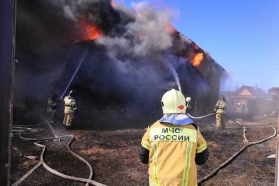 В Казани на повороте на Сухорецкое кладбище сгорел частный дом