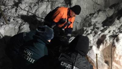 Один человек погиб при сходе лавины на зимней автодороге "Яна" в Якутии