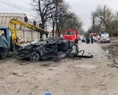 В Новочеркасске автомобиль врезался в дерево, 5 подростков погибли