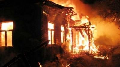 Пожар в деревянном доме в Пензенской области унес жизни трех человек