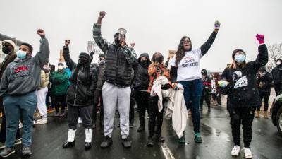 Полиция задержала более 100 протестующих за нарушение комендантского часа в Миннесоте