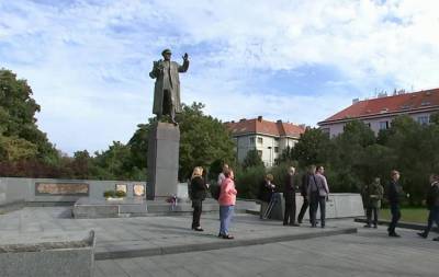 От санкций до демонтажа памятника маршалу Коневу: чешская пресса напомнила об антироссийских шагах властей страны