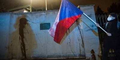 В Праге у посольства России в Чехии проходят различные акции протеста - фото, видео - ТЕЛЕГРАФ