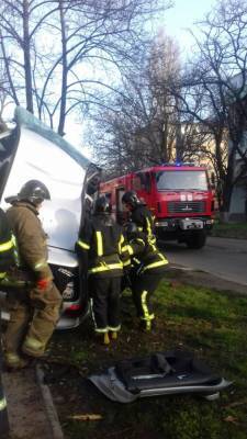 ДТП в Одессе: пострадавшего водителя вырезали из машины (фото)