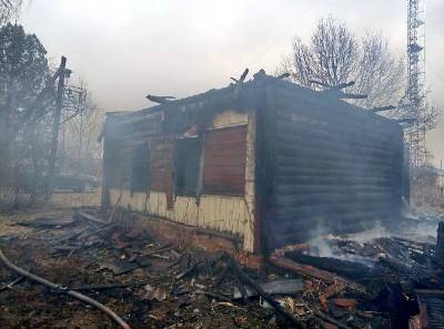 В Смоленской области загорелись две постройки