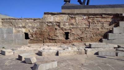 В Великом Новгороде частично обрушился Монумент Победы