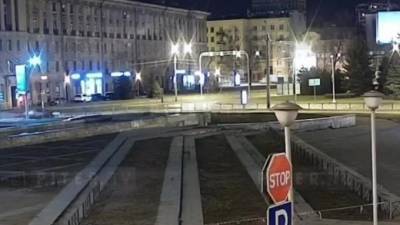 На площади Климова каршеринг припарковался в кустах: видео