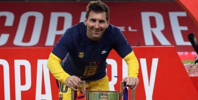 Атлетик Барселона - Лионель Месси провел фотосессию с одноклубниками после победы в финале Кубка Испании-2021 - ТЕЛЕГРАФ