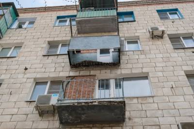 В Ворошиловском районе Волгограда обрушился балкон с женщиной