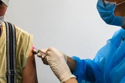 Когда все желающие украинцы смогут вакцинироваться от COVID-19: ответ Минздрава