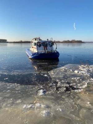 Девятерых рыбаков спасли сотрудники МЧС с дрейфующей льдины в Городецком районе