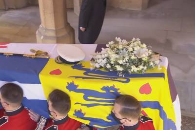 Елизавета II - король Георг VI (Vi) - принц Филипп - святой Георгий - Елизавета II оставила на гробу мужа письмо, подписанное детским прозвищем - mk.ru