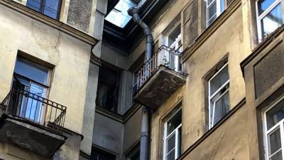 Балкон с пенсионеркой рухнул с четвертого этажа в Волгограде