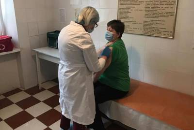 В Украине сделали первые прививки вакциной Pfizer