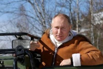 «Пытаются отговорить»: Песков высказался об опасных хобби Путина
