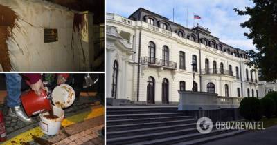 В Чехии облили кетчупом стену посольства России. Фото и видео