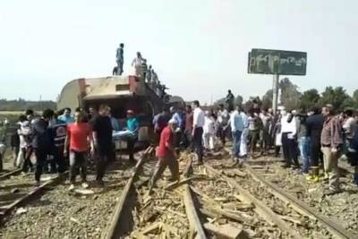 В Египте сошел с рельсов пассажирский поезд: есть жертвы, сотня раненых