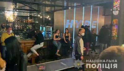 В Киеве устроили облаву на рестораны, которые работают во время локдауна: фото, видео