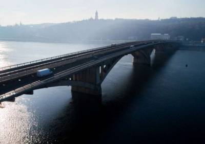В Киеве зафиксировали разрушение стратегического моста (фото)