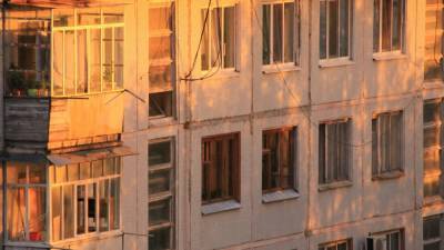 Воронежский подросток выпал с 17-го этажа жилого дома и погиб