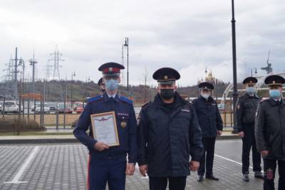 В Волгограде казака и полицейского наградили за задержание хулигана