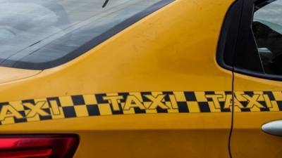 Таксист из Новотроицка выполнил заказ лжеполицейских и лишился денег