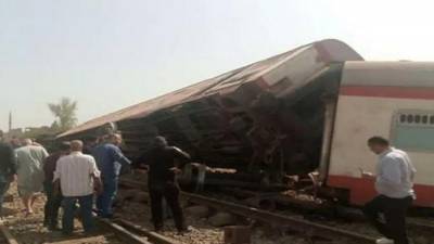 В результате схода поезда с рельсов в Египте пострадали 109 человек